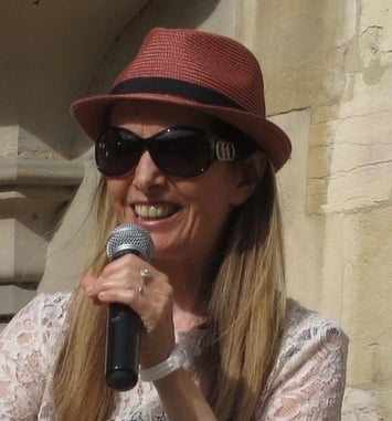 Renata en concert pour la Fête de la Musique (chanson française)