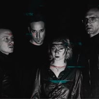 Le Grand Bain – Destroy Everything You Touch et Vitamin Corner