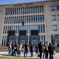 Visite du campus à double voix