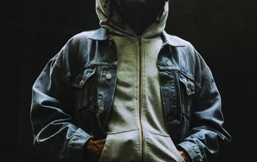 Yvnnis