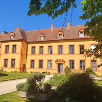 Visite des expositions et du Château de Sainte Colombe-en-Auxois, ARCADE Design à la campagne