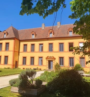 Visite des expositions et du Château de Sainte Colombe-en-Auxois, ARCADE Design à la campagne