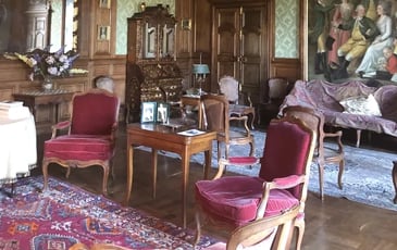 Découverte des parties privées : hall, salon et salle à manger de l'aile 19e