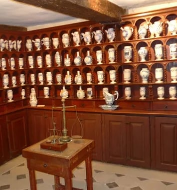 Visite guidée de l'apothicairerie, Moutiers Saint Jean 21