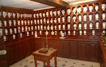 Visite guidée de l'apothicairerie, Moutiers Saint Jean 21